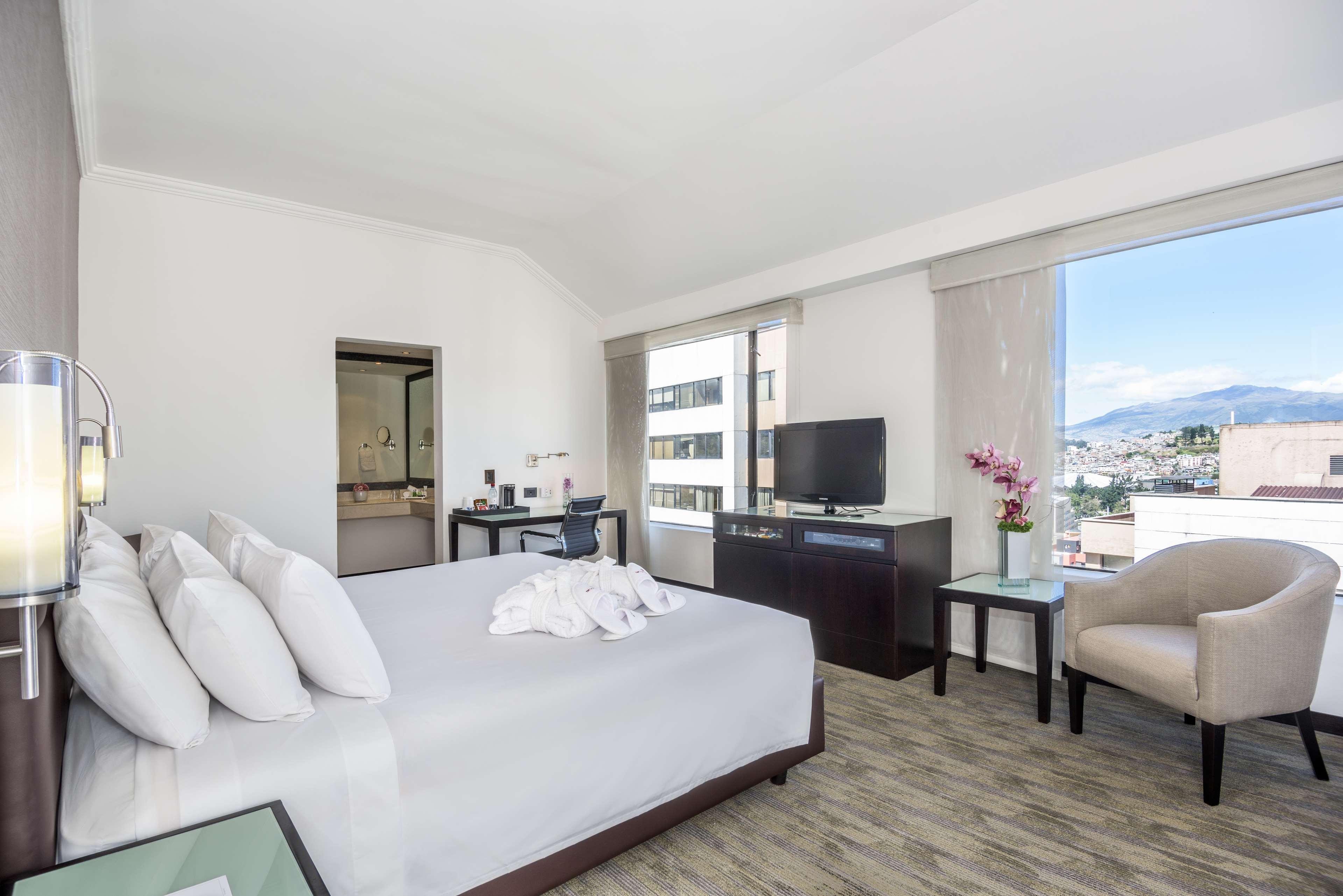 Nh Collection Quito Royal Hotel Exterior photo